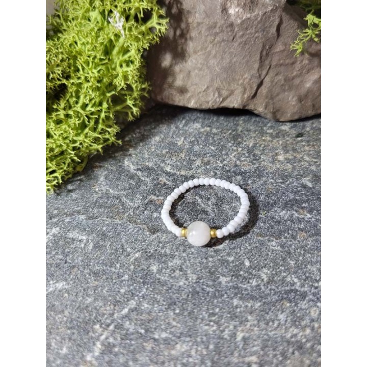 Biały Opal – delikatna gra światła