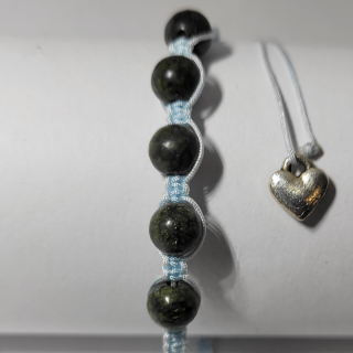 na niebieskim sznurku