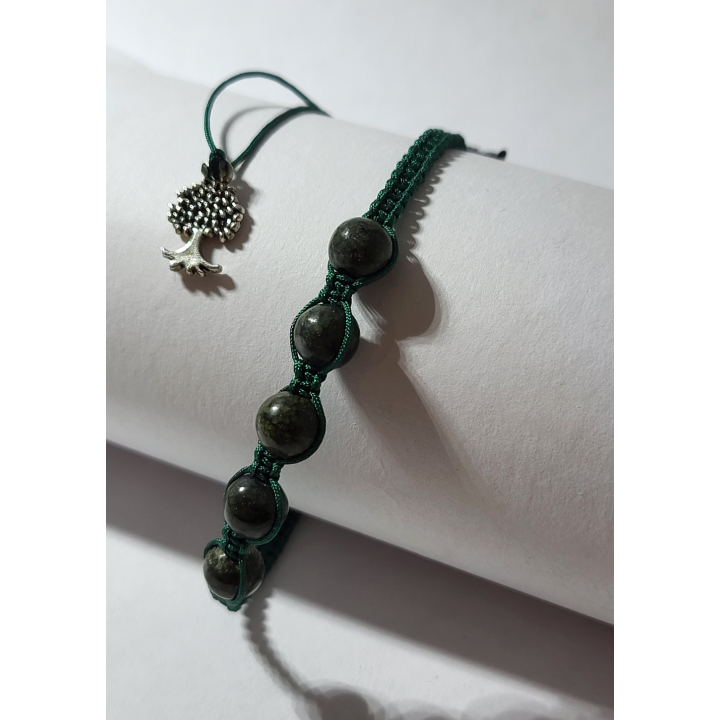 Jaspis na zielonym sznurku